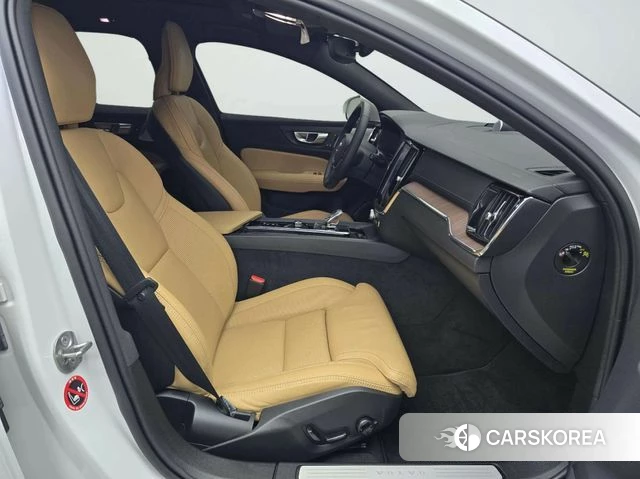 Volvo V60 Cross-Country 2nd Generation 2024 Белый из Кореи, фото 3