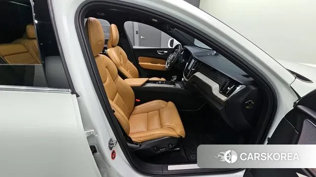 Volvo XC60 second Generation 2019 Белый из Кореи, фото 3