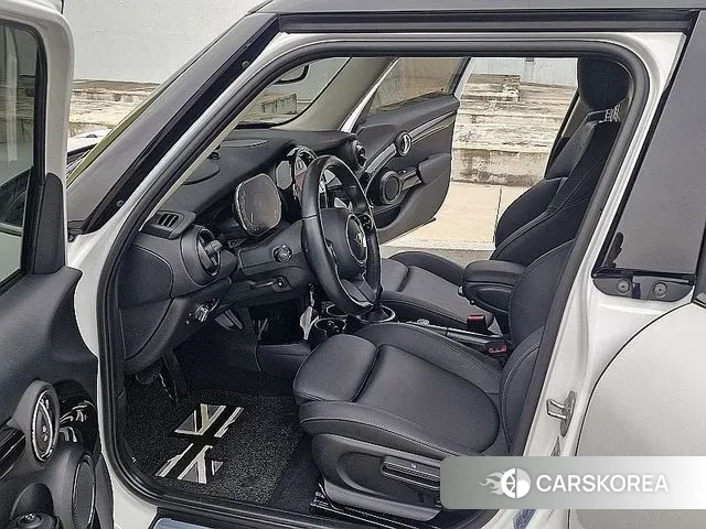 Mini Cooper 2024 Жемчужный цвет из Кореи, фото 3