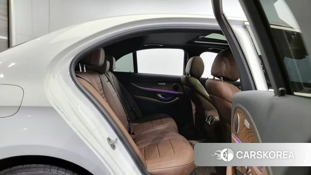 Mercedes-Benz E-Class W213 2022 Белый из Кореи, фото 3