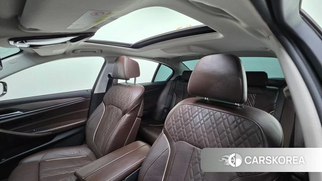 BMW 5 Series (G30) 2019 Белый из Кореи, фото 3