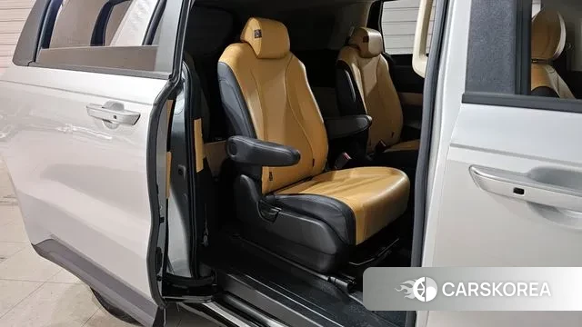 Kia Carnival 4th generation 2021 Серебряный из Кореи, фото 3