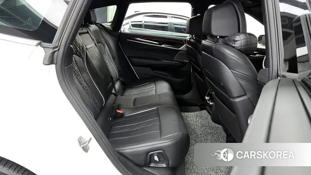 BMW 6 Series GT (G32) 2022 Белый из Кореи, фото 3