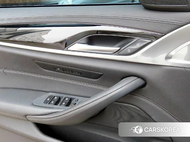 BMW 5 Series (G30) 2018 Белый из Кореи, фото 3