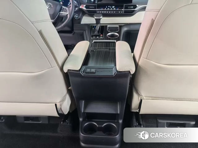 Toyota Saina 2024 Белый из Китая, фото 3