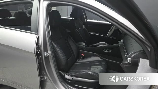 Hyundai Avante (CN7) 2021 Серебристо-серый из Кореи, фото 3