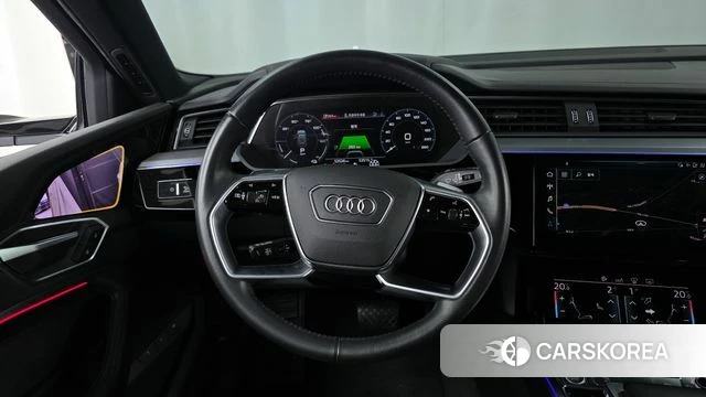 Audi e-Tron 2020 Белый из Кореи, фото 3