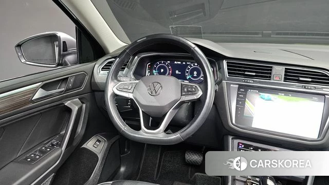 Volkswagen Tiguan Allspace 2023 Черный из Кореи, фото 3