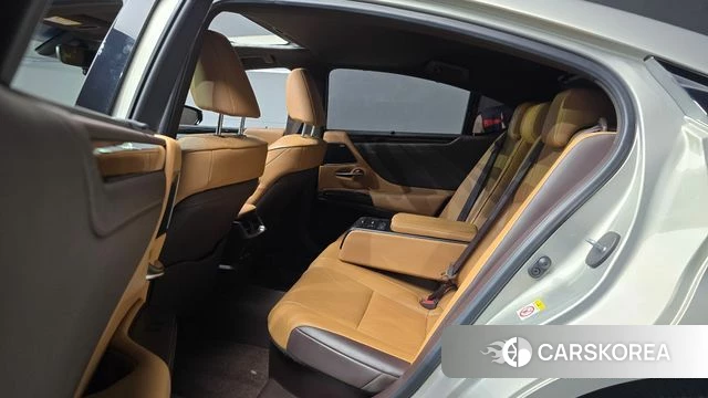 Lexus ES300h 7th generation 2019 Песочный из Кореи, фото 3