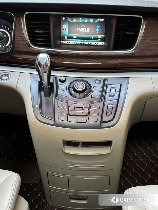 Buick GL8 2019 Серебристо-серый из Китая, фото 3