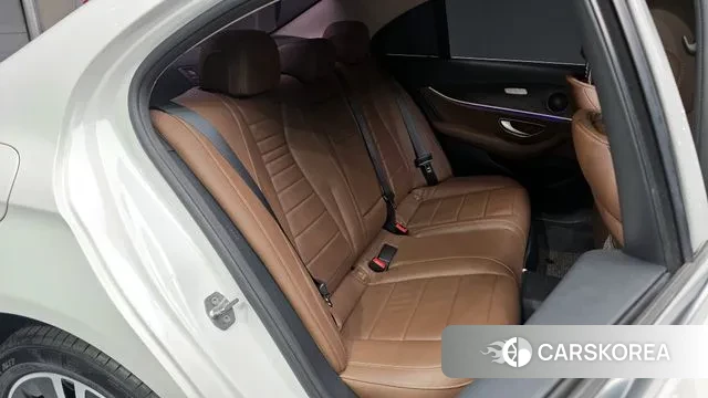 Mercedes-Benz E-Class W213 2018 Белый из Кореи, фото 3