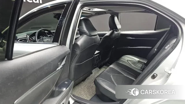 Toyota Camry (XV70) 2018 Серебряный из Кореи, фото 3