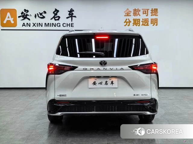 Toyota Grevia 2025 Белый из Китая, фото 3