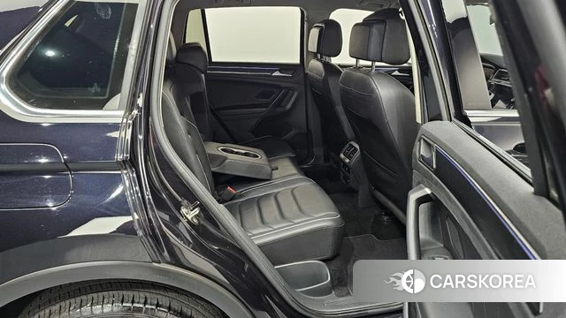 Volkswagen Tiguan second Generation 2022 Черный из Кореи, фото 3