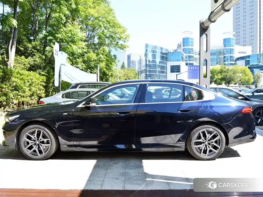 BMW i5 2025 Черный из Китая, фото 3