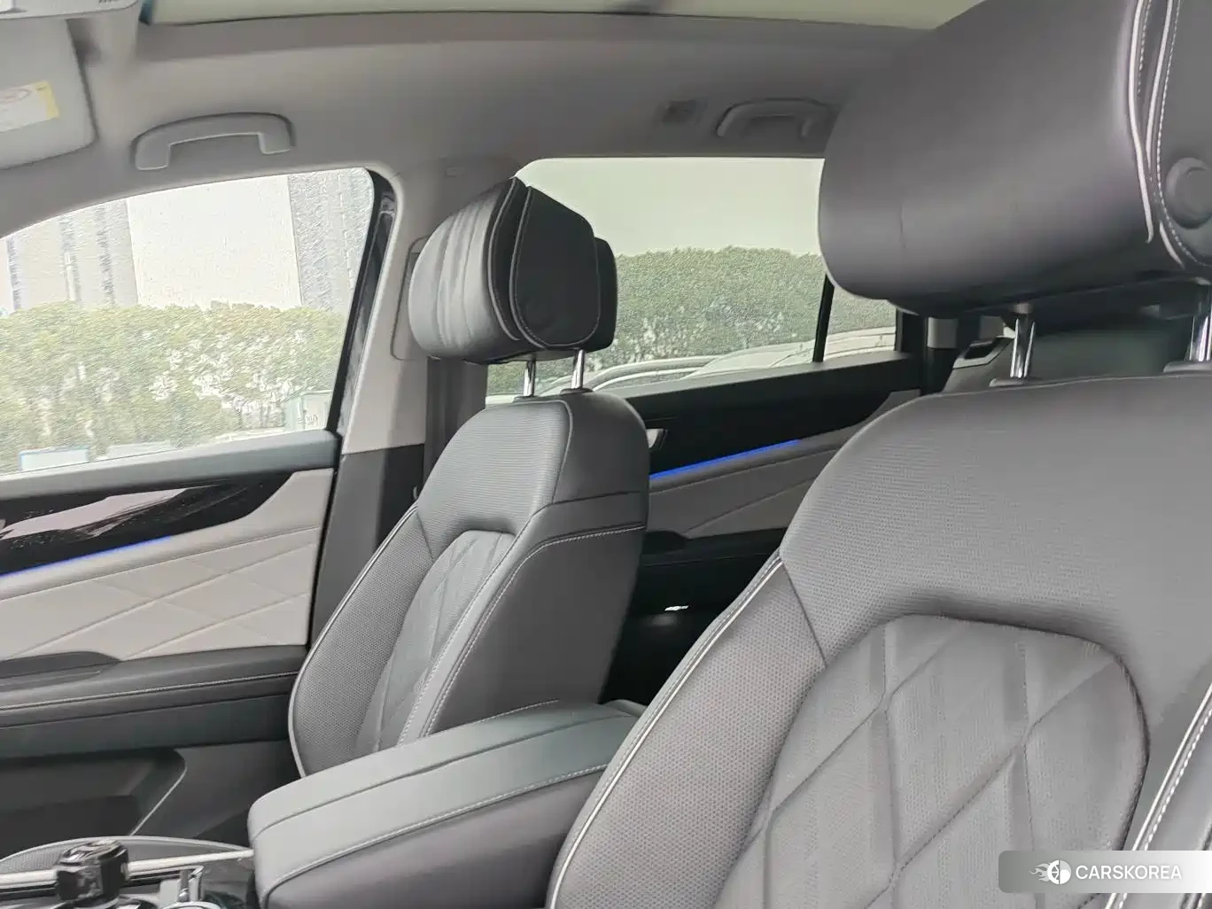 Volkswagen Touareg 2024 Черный из Китая, фото 3