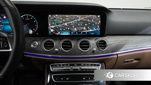 Mercedes-Benz E-Class W213 2023 Белый из Кореи, фото 3