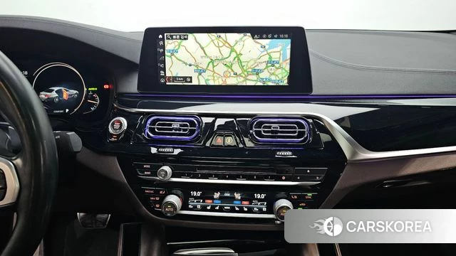 BMW 5 Series (G30) 2018 Белый из Кореи, фото 3