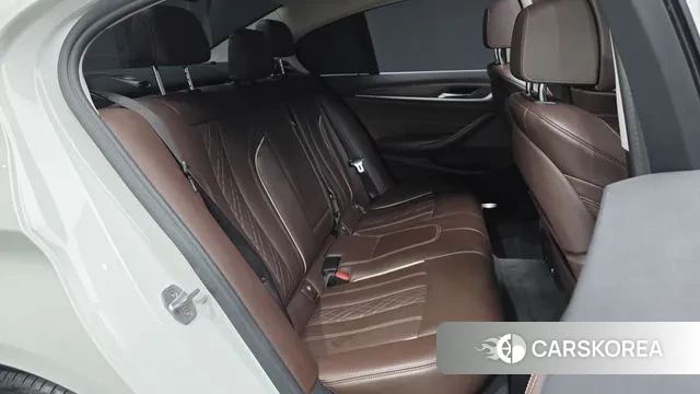BMW 5 Series (G30) 2018 Белый из Кореи, фото 3