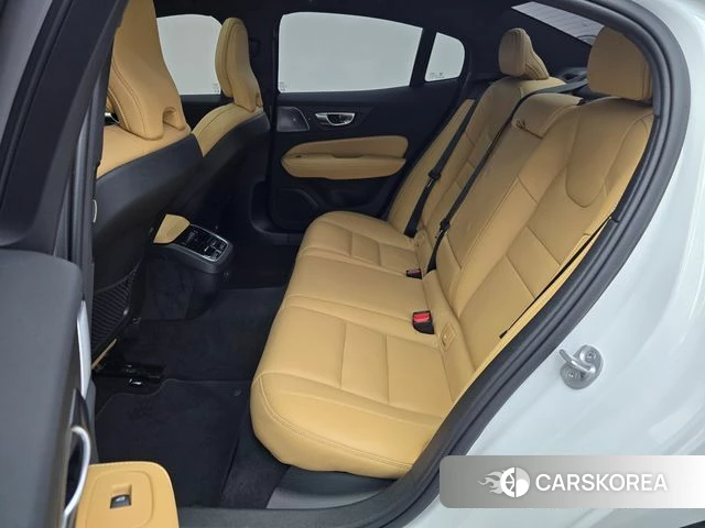 Volvo S60 3rd generation 2022 Белый из Кореи, фото 3