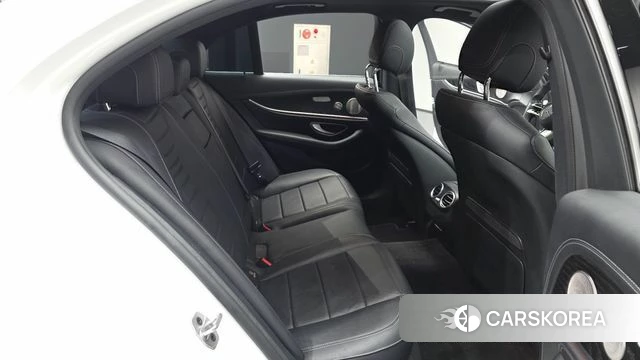 Mercedes-Benz E-Class W213 2022 Белый из Кореи, фото 3