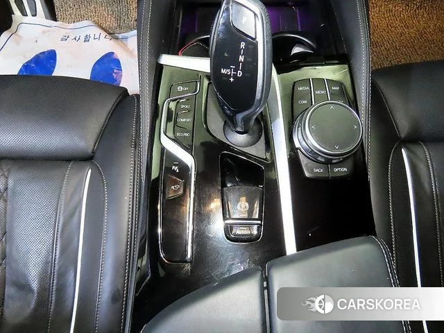 BMW 5 Series (G30) 2023 Белый из Кореи, фото 3