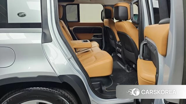 Land Rover Defender (L663) 2023 Серебряный из Кореи, фото 3