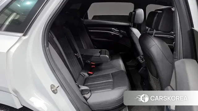 Audi e-Tron 2022 Белый из Кореи, фото 3