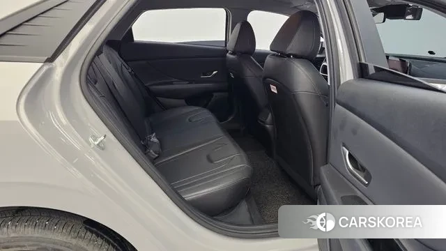 Hyundai Avante (CN7) 2023 Серебристо-серый из Кореи, фото 3