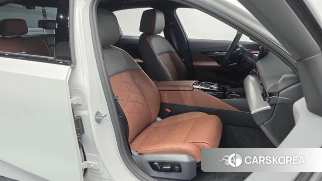 BMW 5 Series (G60) 2025 Белый из Кореи, фото 3