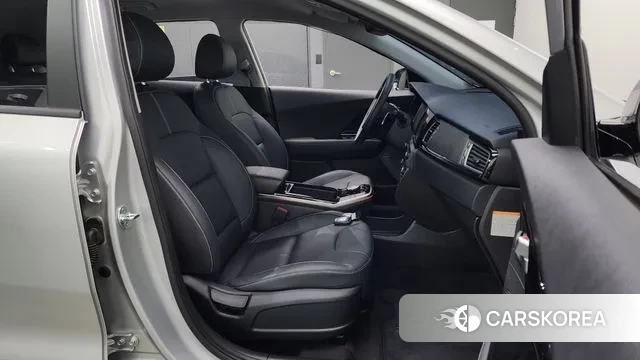 Kia Niro EV 2021 Серебряный из Кореи, фото 3