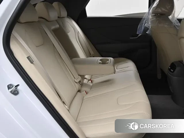 Hyundai The New Avante (CN7) 2023 Белый из Кореи, фото 3