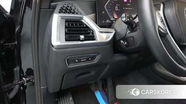 BMW X7 (G07) 2024 Черный из Кореи, фото 3