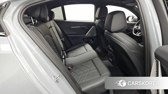 BMW 5 Series (G60) 2026 Цвет галактики из Кореи, фото 3
