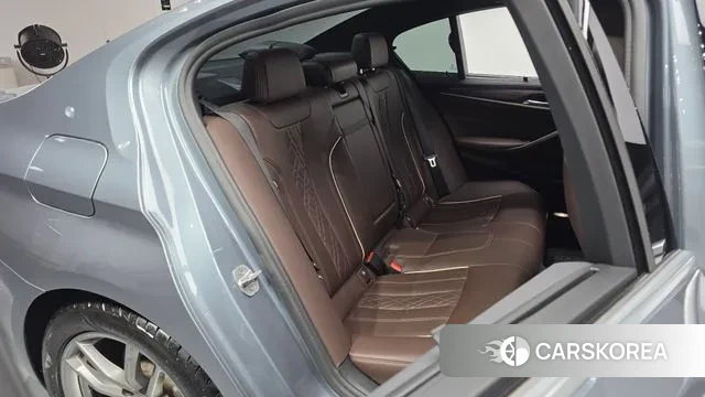 BMW 5 Series (G30) 2019 Небесно-голубой из Кореи, фото 3