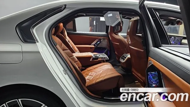 BMW 7 Series (G70) 2024 Белый из Кореи, фото 3