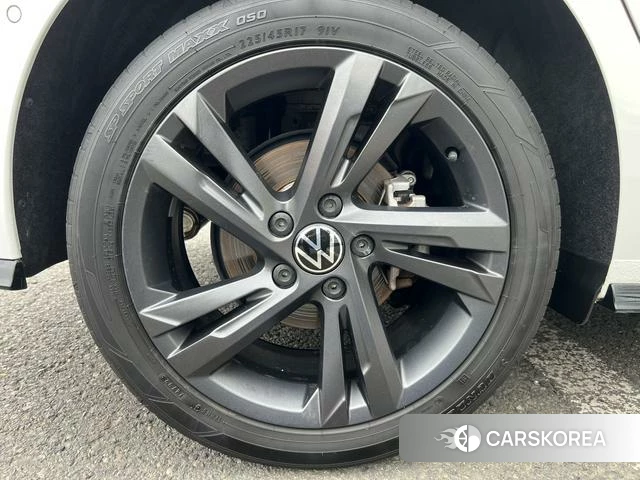 Volkswagen Golf 2023 Белый из Китая, фото 3