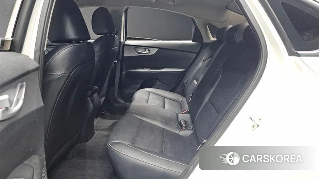 Kia The New K3 2nd generation 2022 Белый из Кореи, фото 3