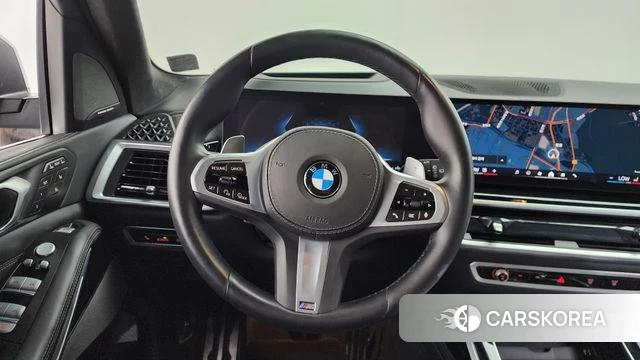 BMW X7 (G07) 2023 Светло-серебряный цвет из Кореи, фото 3