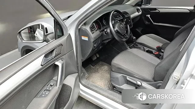 Volkswagen Tiguan second Generation 2018 Серебряный из Кореи, фото 3