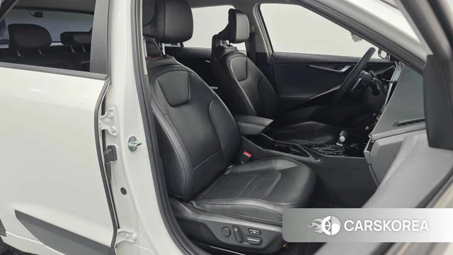 Kia Di Ol Nu Niro 2022 Белый из Кореи, фото 3
