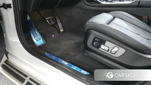 BMW X7 (G07) 2023 Белый из Кореи, фото 3