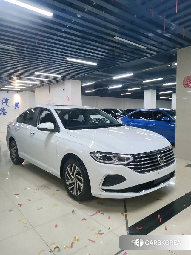 Volkswagen Lavida 2023 Белый из Китая, фото 3