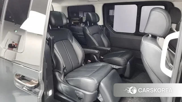 Hyundai Staria 2023 Черный из Кореи, фото 3