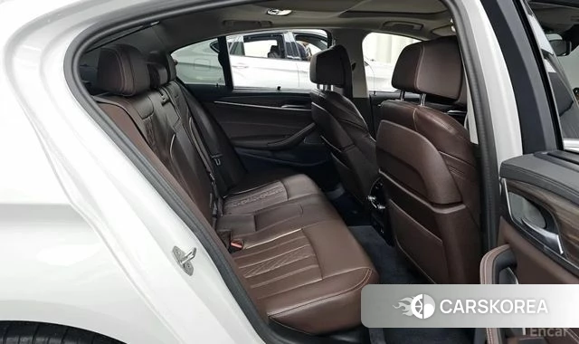 BMW 5 Series (G30) 2023 Белый из Кореи, фото 3