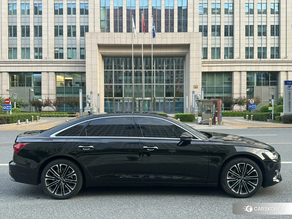 Audi A6L 2023 Черный из Китая, фото 3