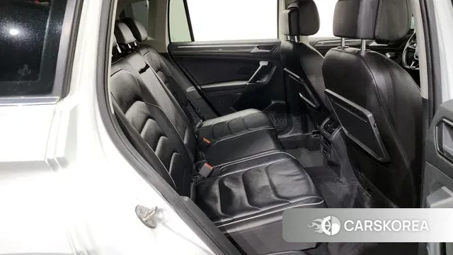 Volkswagen Tiguan second Generation 2018 Белый из Кореи, фото 3