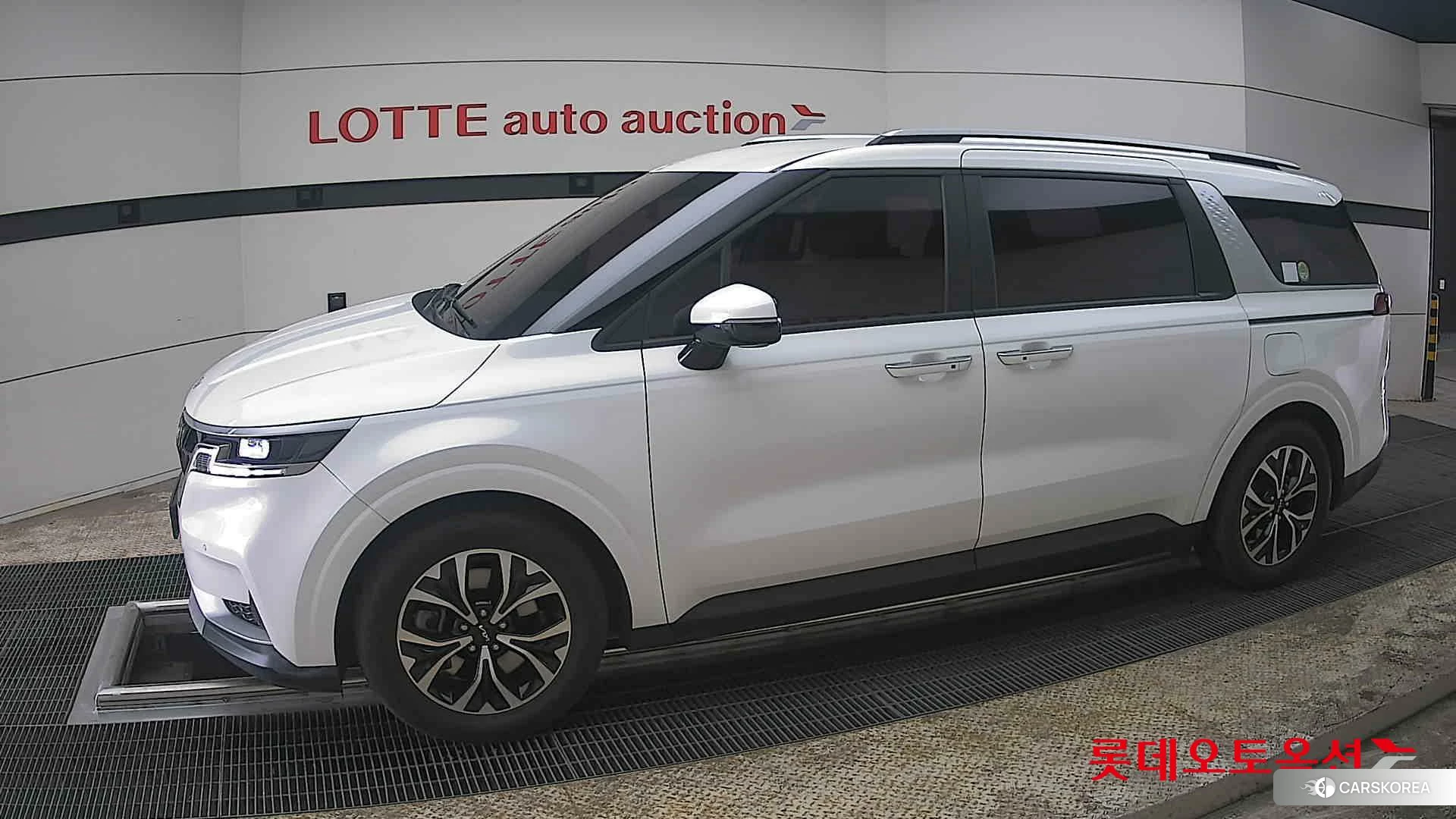 Kia Carnival 2022 Snow White Pearl (optional) из Кореи, фото 3