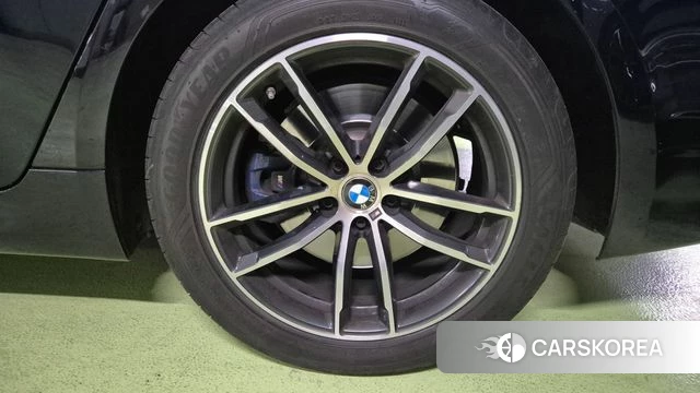 BMW 5 Series (G60) 2023 Черный из Кореи, фото 3