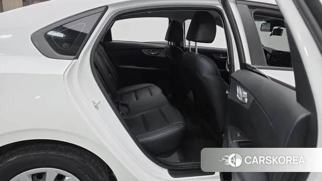 Kia The New K3 2nd generation 2023 Белый из Кореи, фото 3